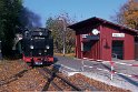 Warten auf Ausfahrt der Lößnitzgrundbahn am Haltepunkt Weißes Roß in Radebeul