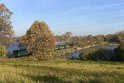 Die Lößnitzgrundbahn auf dem Damm zwischen Dippelsdorfer Teich und Sonnenland